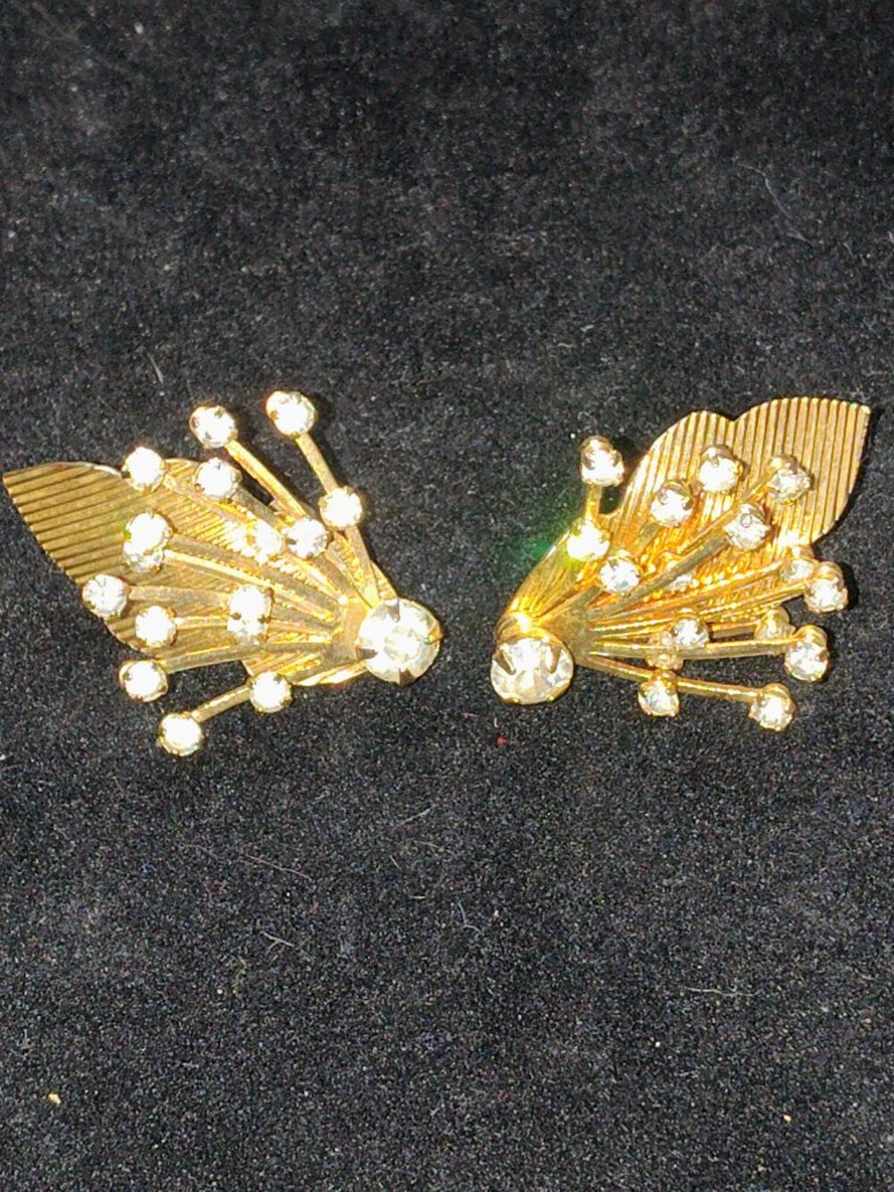 Vintage Atomic Starburst Clip‑On Earrings – Gold Tone Rhinestone Spray MCM 50-60